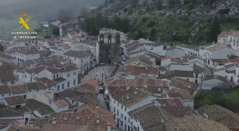 After eleven days away, evacuated Cádiz town begins to feel like home again