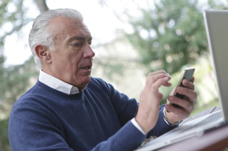 Simple ways to make smartphones easier for older loved ones