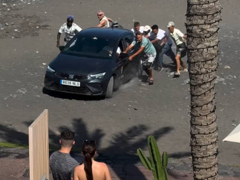 Watch! Holidaymaker accidentally drives rental car onto busy Tenerife beach and gets stuck