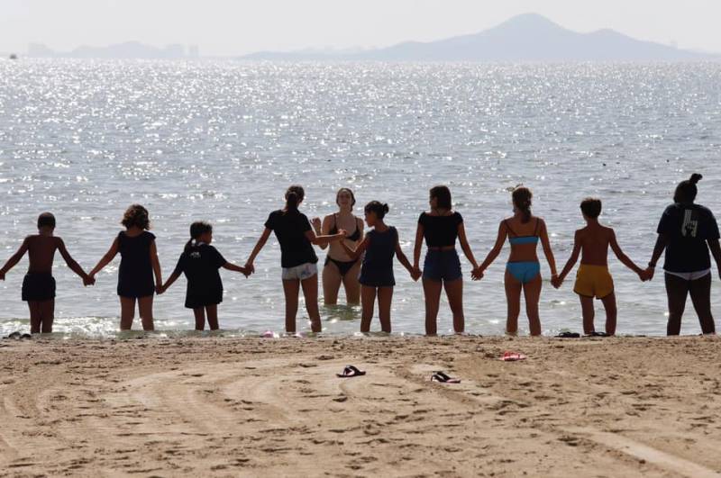 Date confirmed for this summer's 'Hug the Mar Menor' human chain