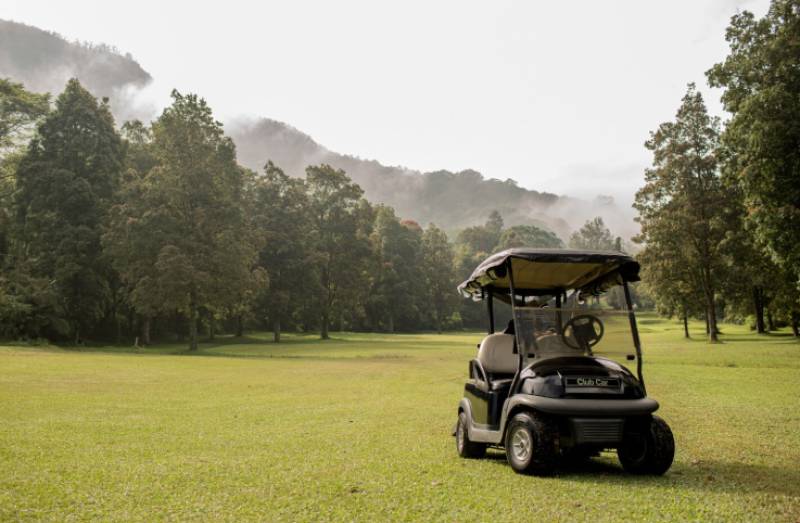 Child injured after golf buggy plunges off bridge at Rojales golf course