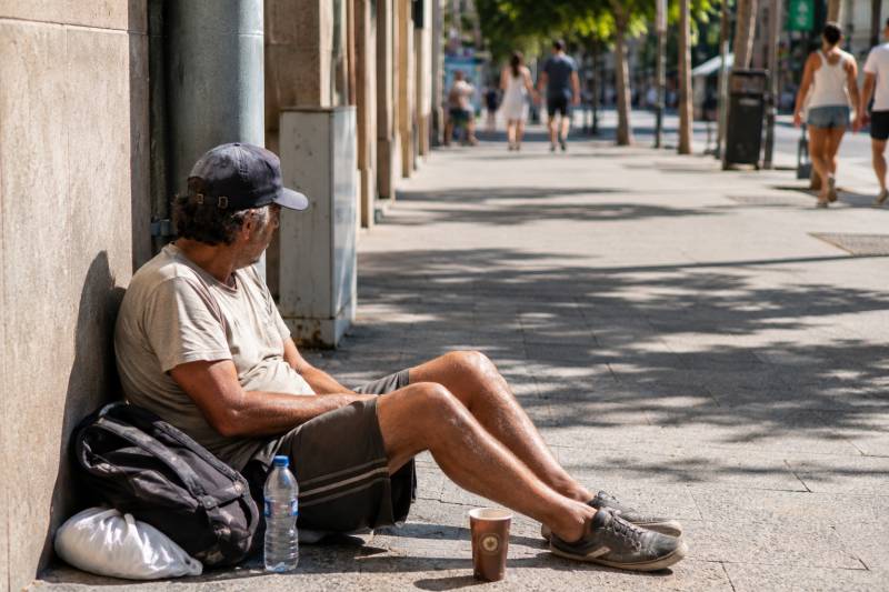 Homeless people struggle to escape Murcia's extreme summer heat